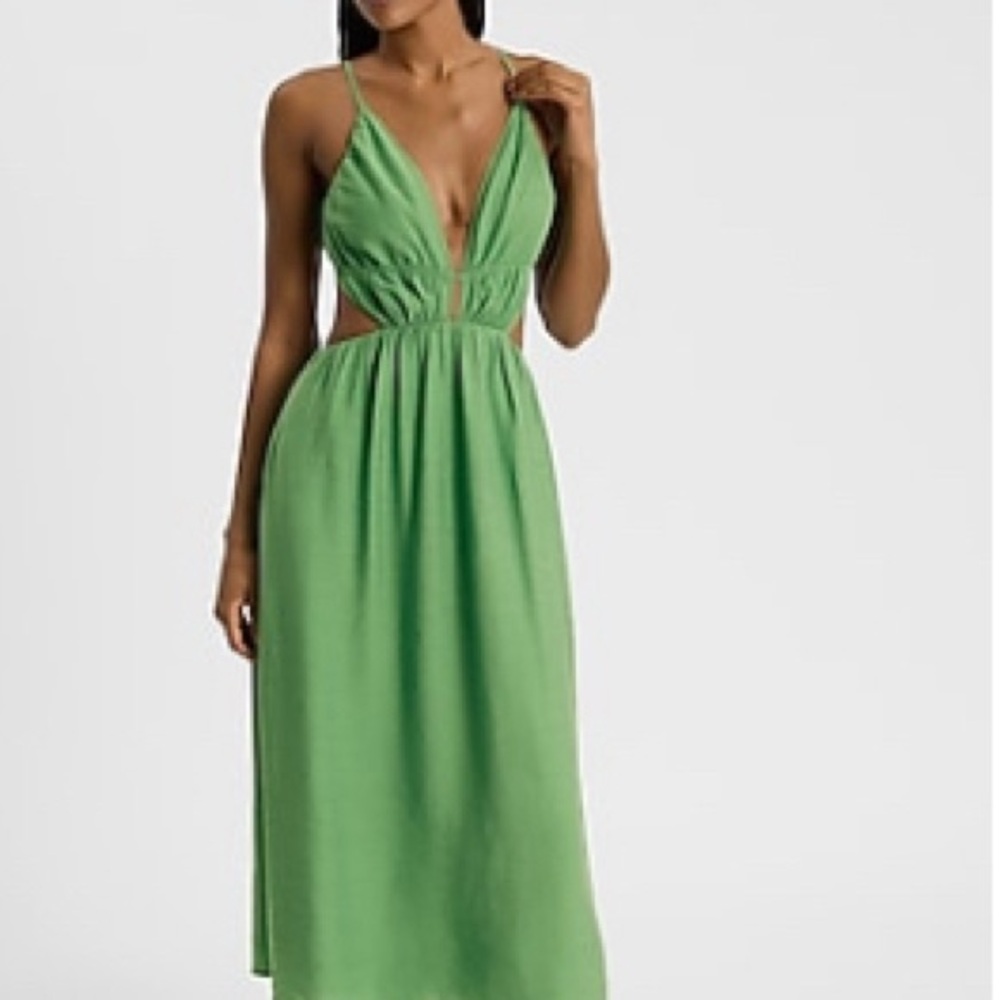 Elegant White Sleeveless Dress